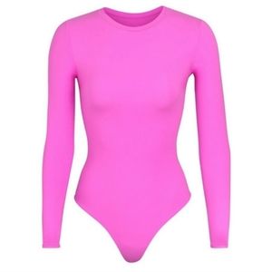 SKIMS FITS EVERYBODY LONG SLEEVE BODYSUIT NEON PINK! SUPER RARE! Size Sm…